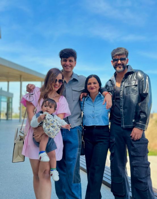 Dimple Malhan, born on November 14, 1967, is a 57-year-old YouTuber and vlogger from New Delhi, India. Married to businessman Vinay Malhan since February 9, 1989, she is the mother of three children: YouTubers Nischay Malhan, Abhishek Malhan, and content creator Prerna Malhan. Dimple Malhan shares glimpses of her family life through her vlogs, capturing her warm and close-knit family dynamics.