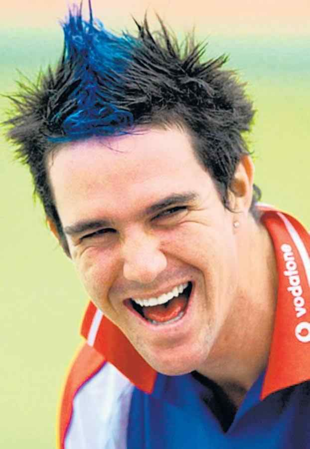 Kevin Pietersen, former England cricketer, shocked fans with his bleached blonde Mohawk hairstyle. His dramatic change made waves across the cricket world and set him apart from other players. Known for his daring attitude, Pietersen’s hairstyle matched his fearless approach to the game.