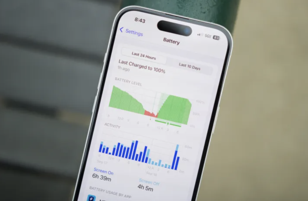 Several users have experienced rapid battery drain, even when their device is idle. This issue is reported across both the standard iPhone 16 and the iPhone 16 Pro Max.